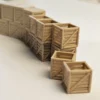 Holzfrachtkisten-Miniaturen in H0-Maßstab.