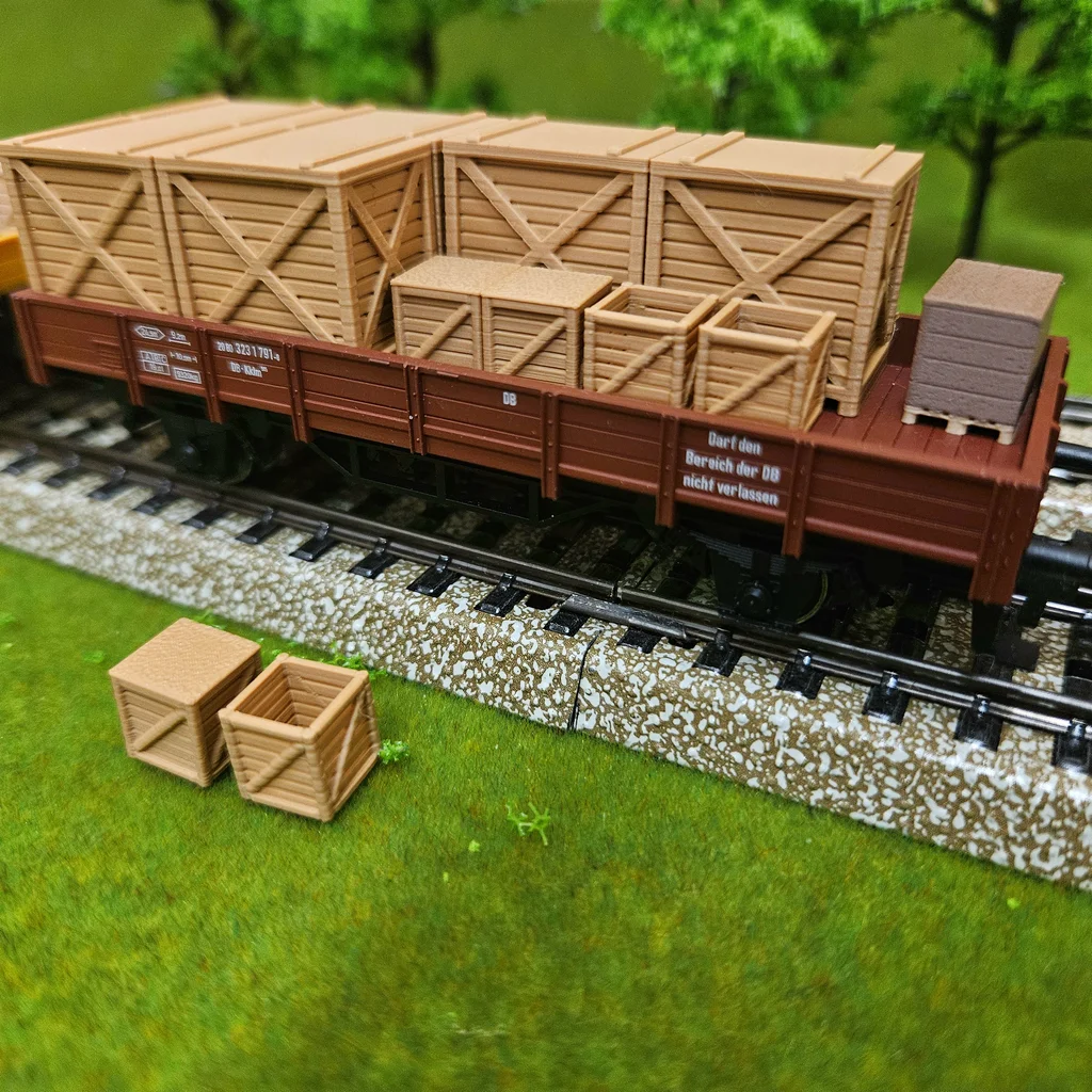 0118202-h0-scale-wooden-freight-boxes-miniatures-09