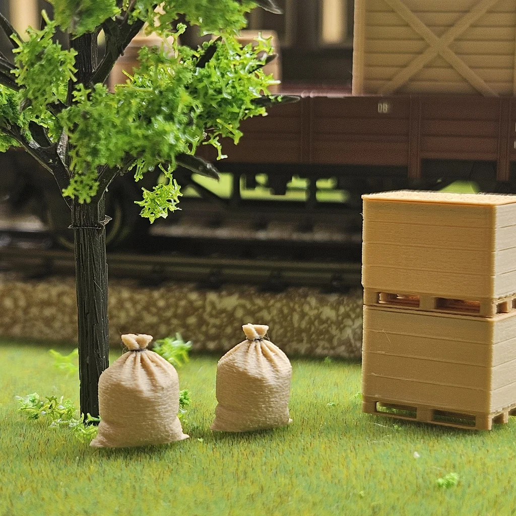 0930101-na-scale-standing-jute-sack-miniatures-05